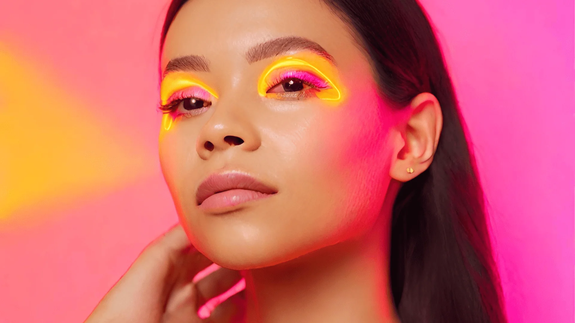 Portrait aux couleurs roses et jaunes