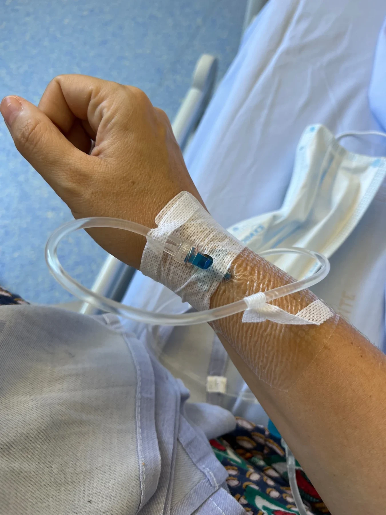 Mon bras pendant une perfusion à l’hôpital