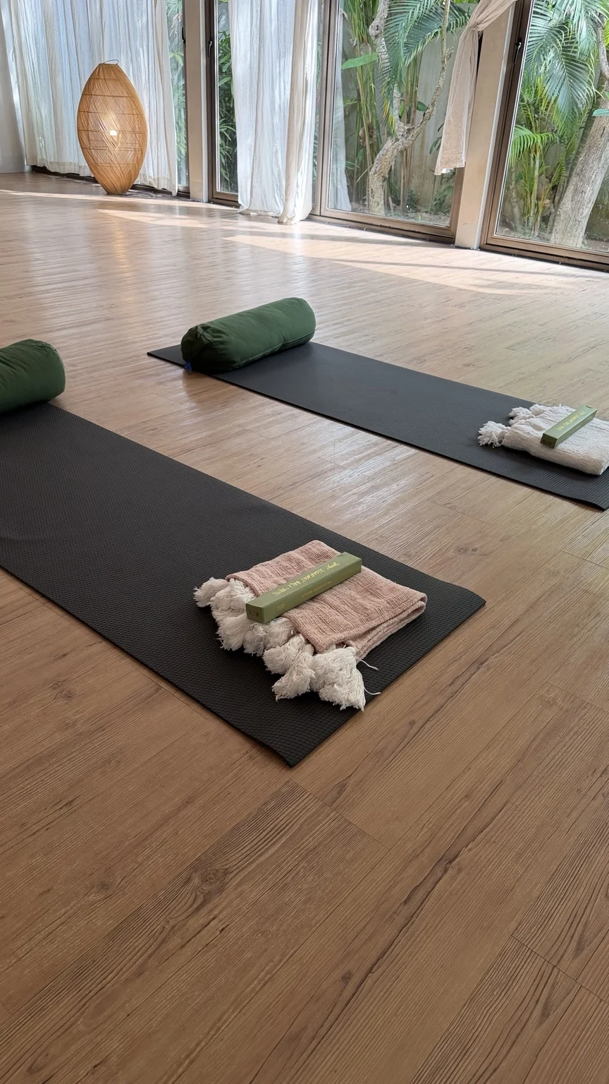 Un espace calme préparé pour une séance de Breathwork